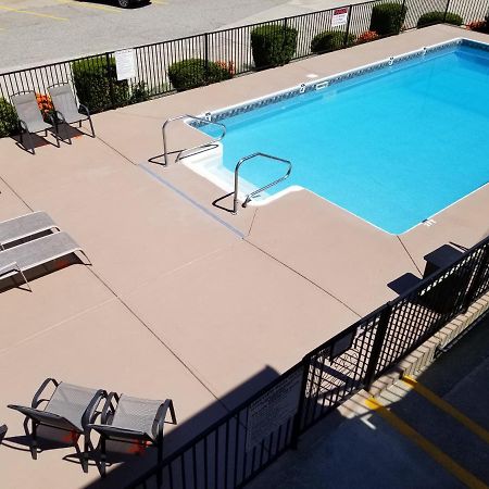 Osoyoos Lakeview Inn & Suites ภายนอก รูปภาพ
