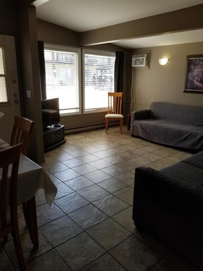 Osoyoos Lakeview Inn & Suites ภายนอก รูปภาพ