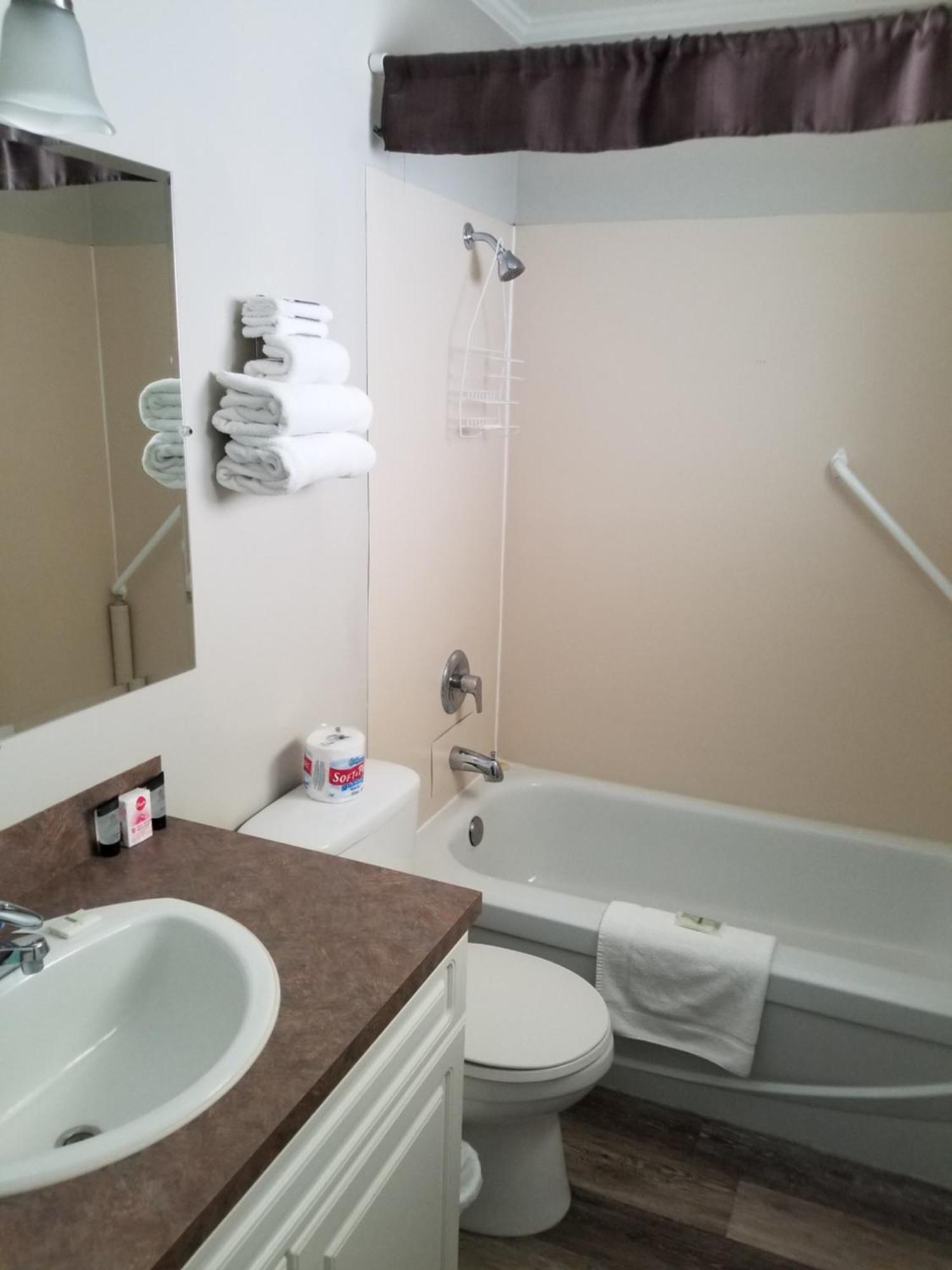 Osoyoos Lakeview Inn & Suites ภายนอก รูปภาพ